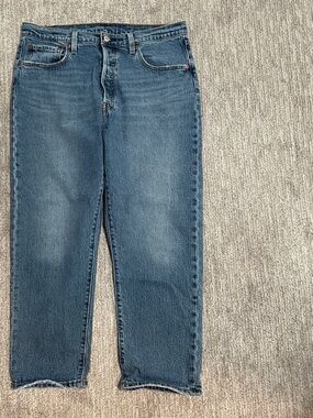 Women’s size 32 cropped Levi’s 501 button fly jeans NWOT